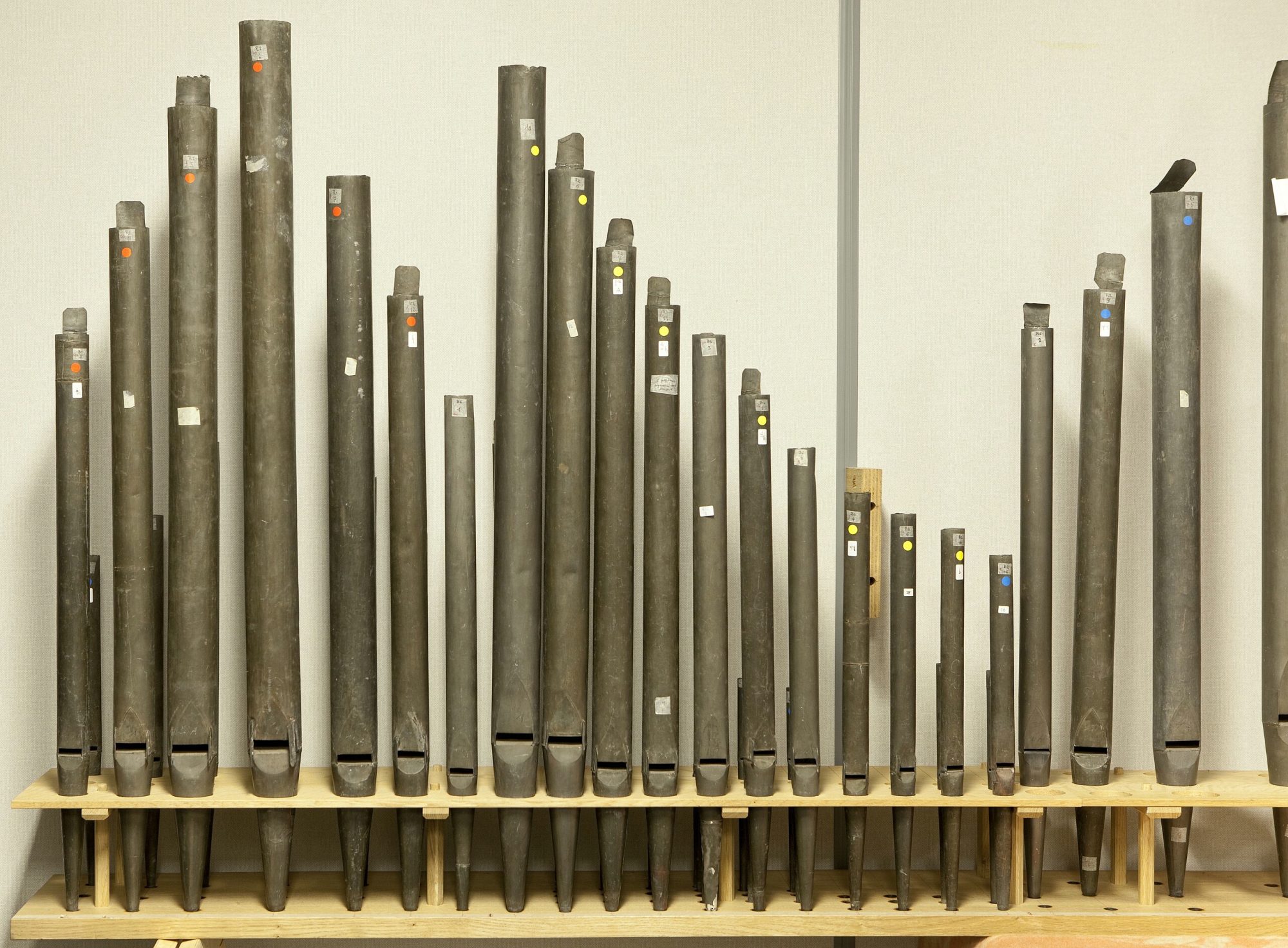 Interieur_orgelmakerij_Reil_te_Heerde,_aantal_orgelpijpen_-_Utrecht_-_20532484_-_RCE